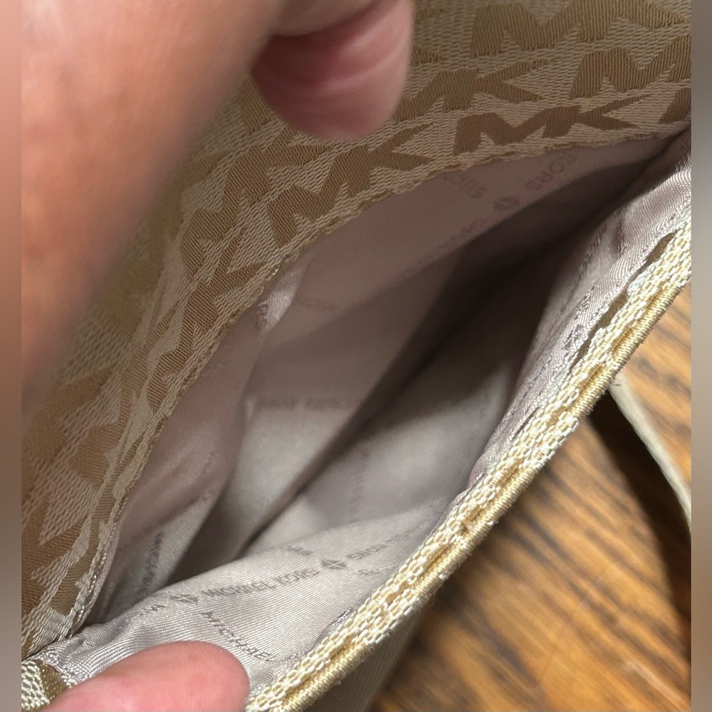 Michael Kors crossbody - Picture 8 of 8